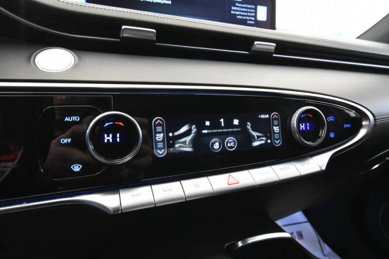 2023 Genesis GV70 2.5T Standard