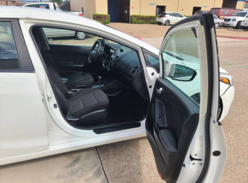 2017 Kia Forte5 LX