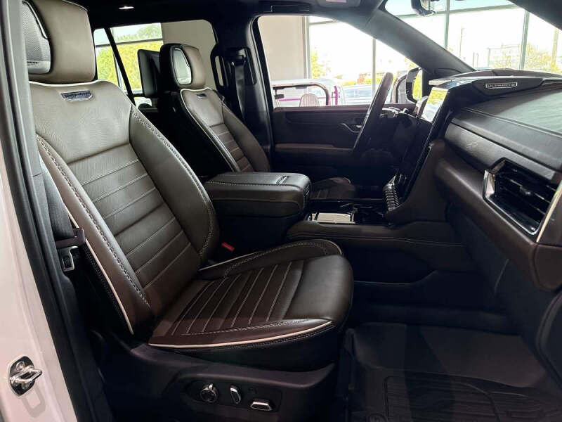 2025 GMC Yukon Denali Ultimate