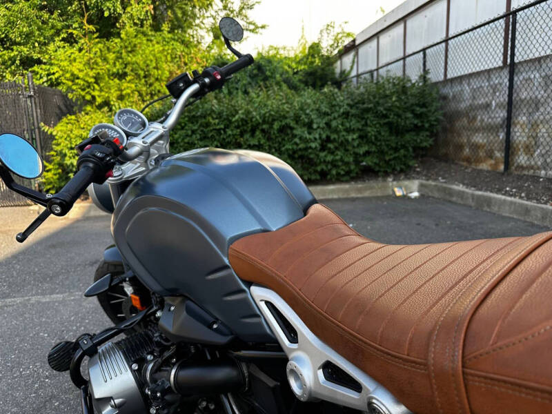 2019 BMW RNINE-T