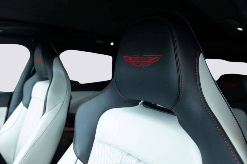 2025 Aston Martin DBX 707