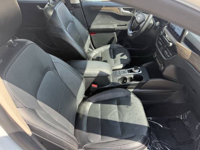 2020 Ford Escape Hybrid Titanium