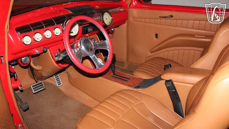 1948 Ford Deluxe