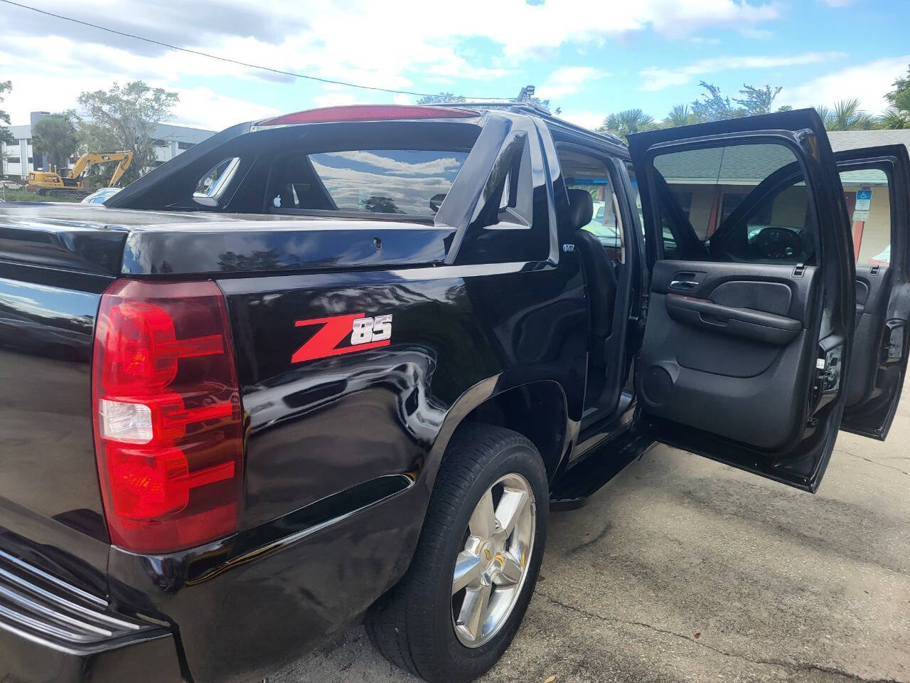 2012 Chevrolet Avalanche for sale at FAMILY AUTO BROKERS in Longwood, FL