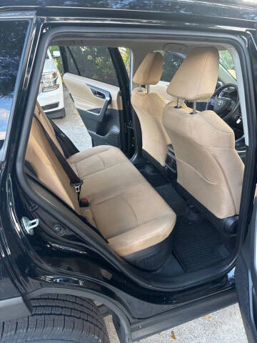 2020 Toyota RAV4 Hybrid LE