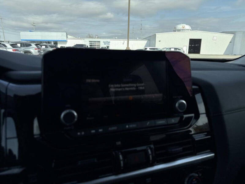 2025 Nissan Pathfinder SV