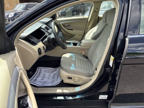 2018 Ford Taurus SE