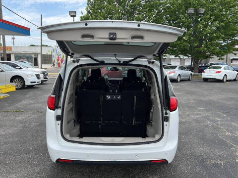 2017 Chrysler Pacifica Touring-L