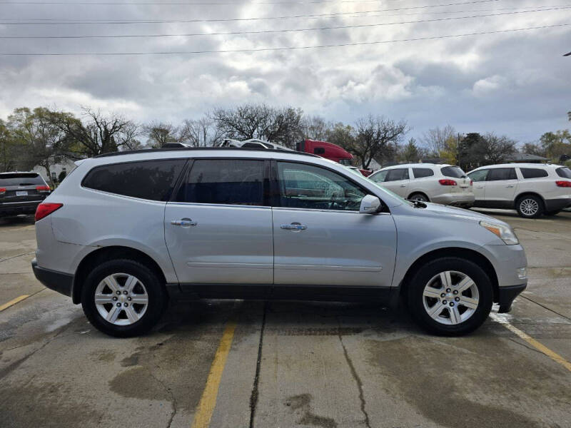 2011 Chevrolet Traverse 1LT photo 6