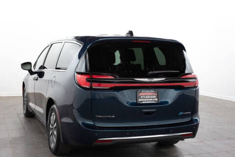 2024 Chrysler Pacifica Plug-In Hybrid Select