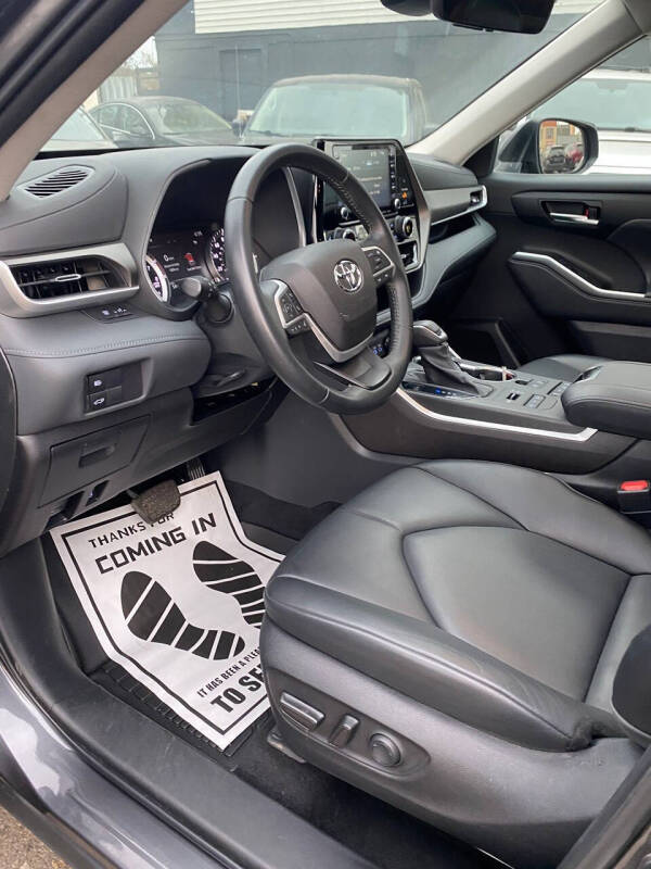 2022 Toyota Highlander XLE