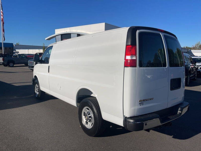 2025 Chevrolet Express 2500