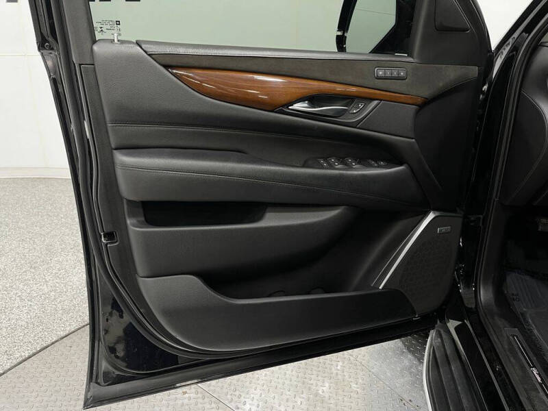 2018 Cadillac Escalade ESV Luxury