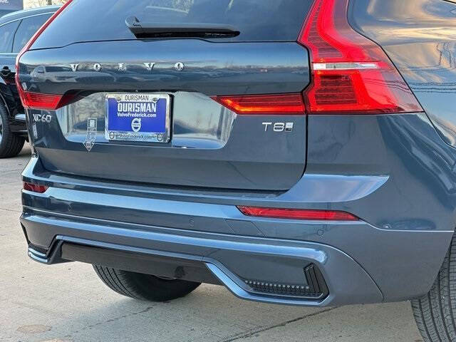 2025 Volvo XC60 T8 Core Dark Theme