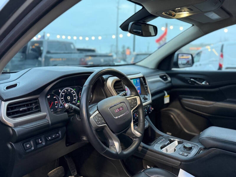 2023 GMC Acadia Denali