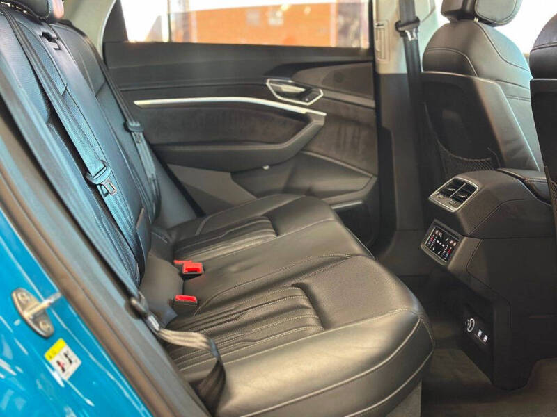 2019 Audi e-tron quattro Prestige