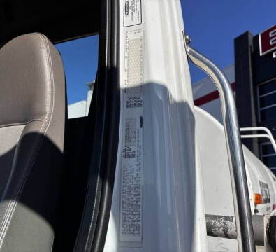 2004 Freightliner M2 106