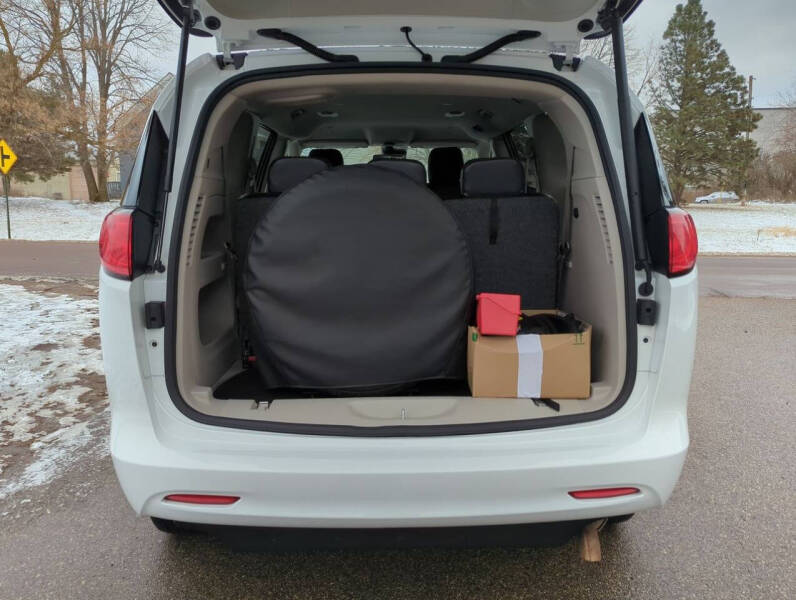 2023 Chrysler Voyager LX