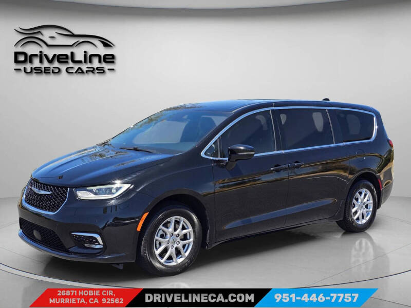 2025 Chrysler Pacifica Select