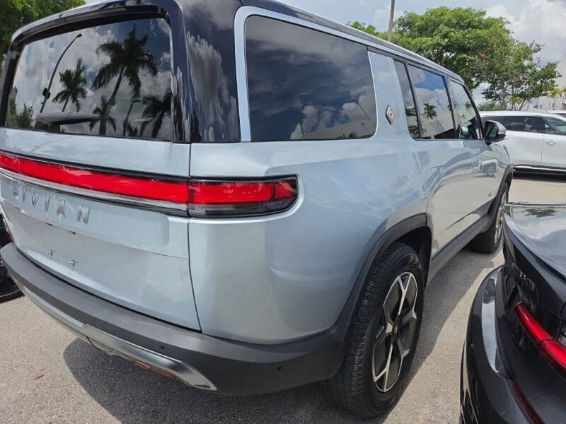 2024 Rivian R1S