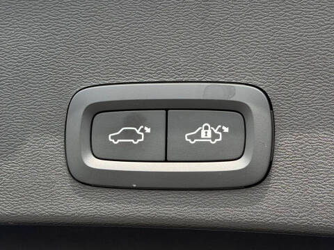 2024 Volvo XC40 B5 Plus Bright Theme