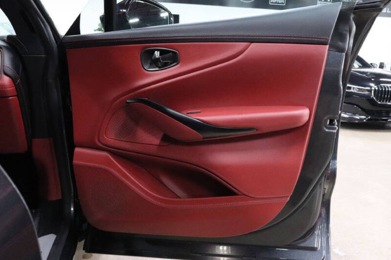 2021 Aston Martin DBX