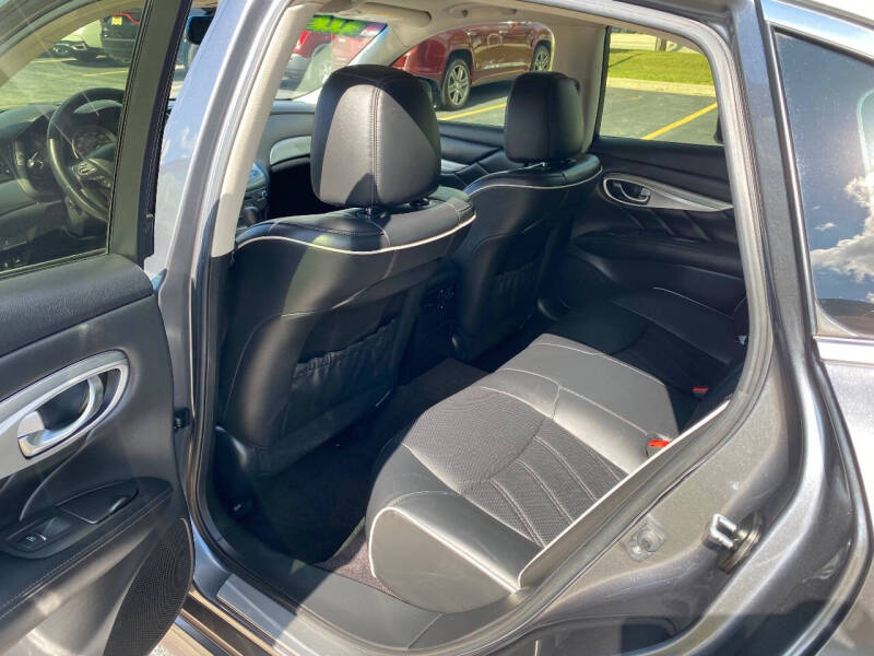 2017 Infiniti Q70 3.7