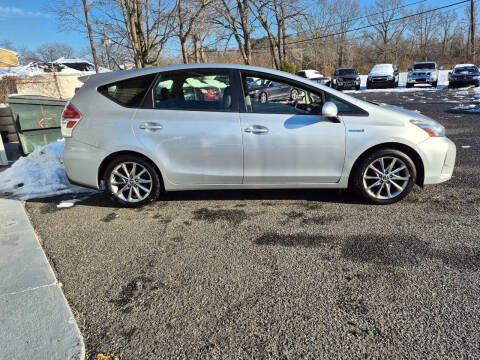 2015 Toyota Prius v Five
