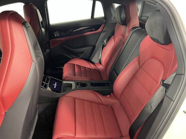 2025 Porsche Panamera 4