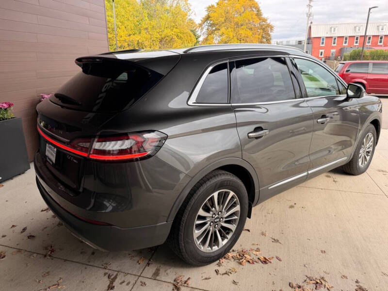2019 Lincoln Nautilus Select