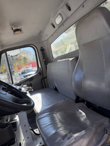 2014 Freightliner M2 106