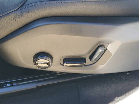 2025 Volvo XC60 B5 Plus Dark Theme