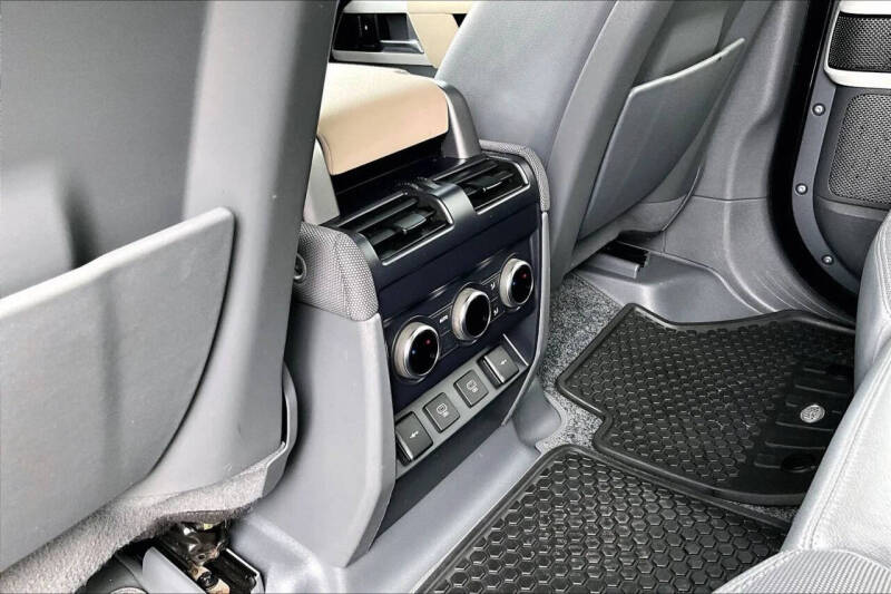 2022 Land Rover Defender 110 X-Dynamic SE