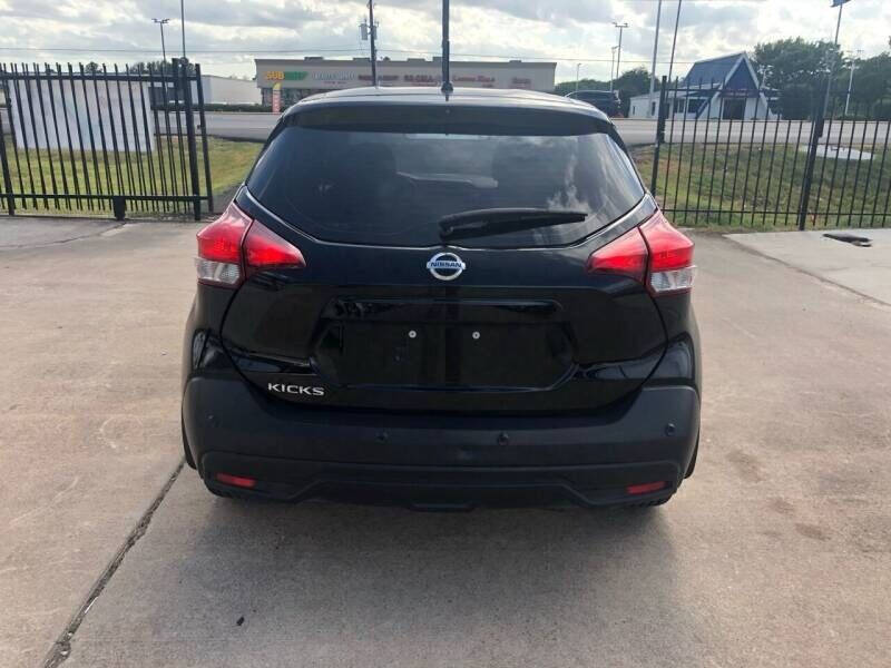 2020 Nissan Kicks S
