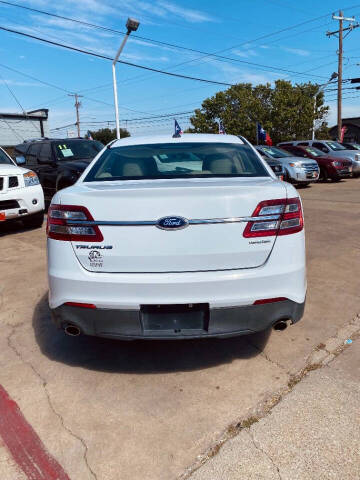 2014 Ford Taurus SE