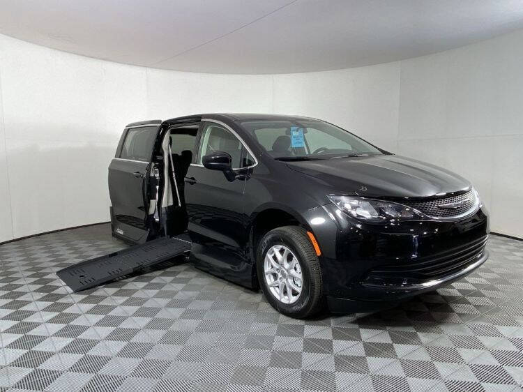 2020 Chrysler Voyager LX
