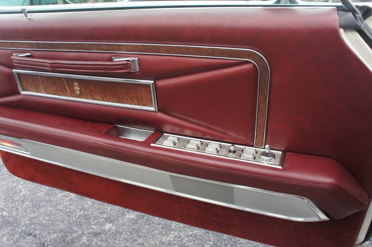 1971 Lincoln Continental Mark III 3