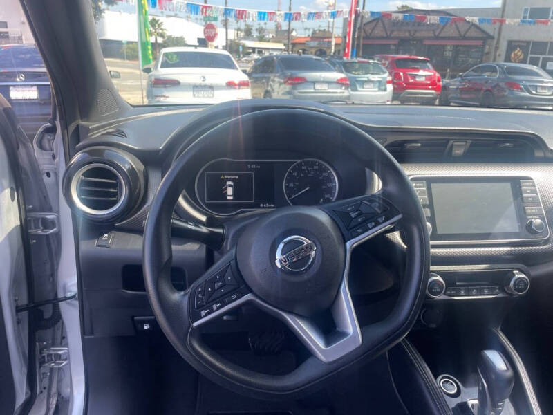 2019 Nissan Kicks S