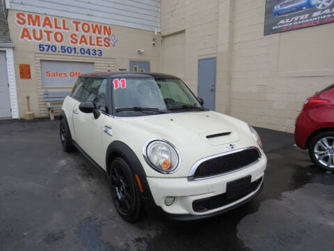 2011 MINI Cooper for sale at Small Town Auto Sales in Hazleton PA