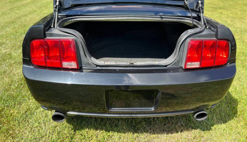 2005 Ford Mustang GT Deluxe