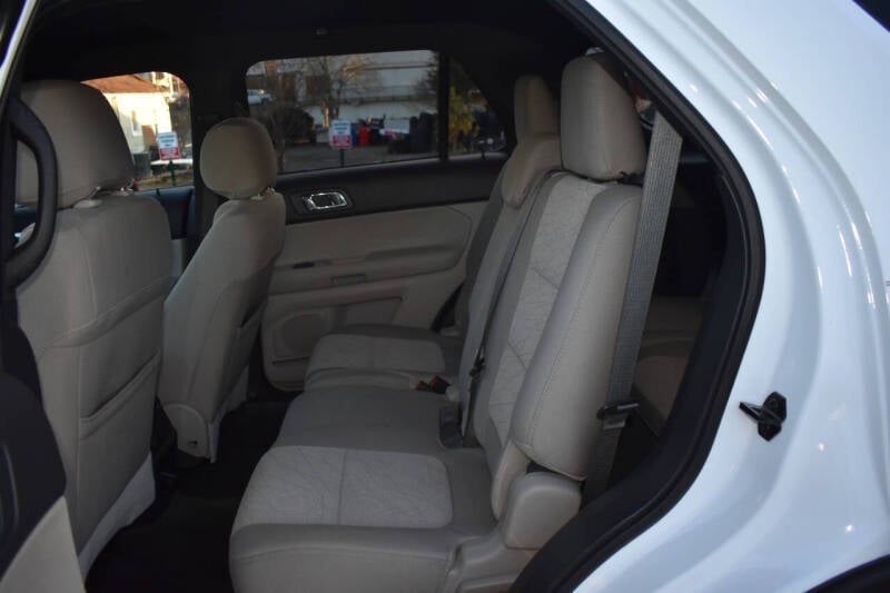 2014 Ford Explorer Base photo 38