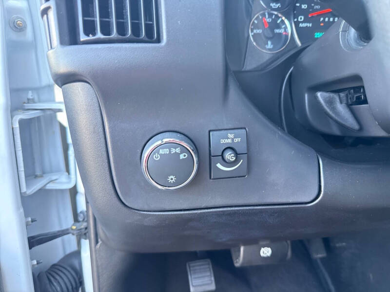 2025 Chevrolet Express LT 3500