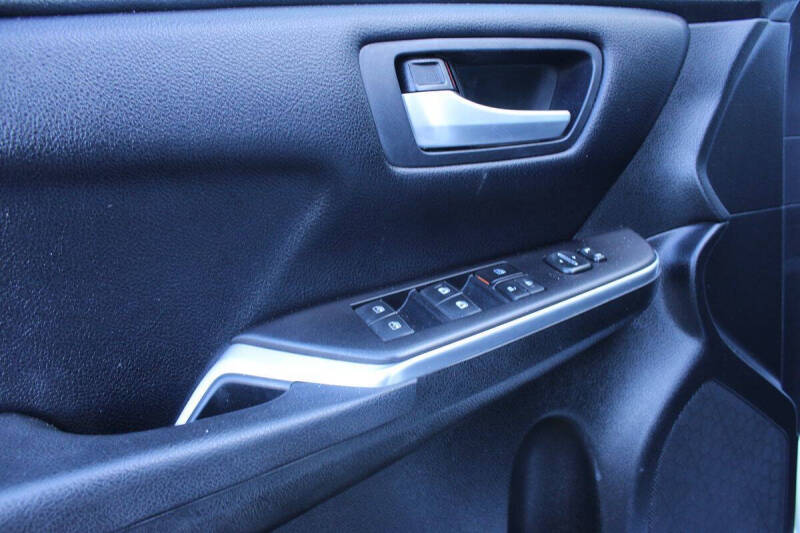 2017 Toyota Camry SE