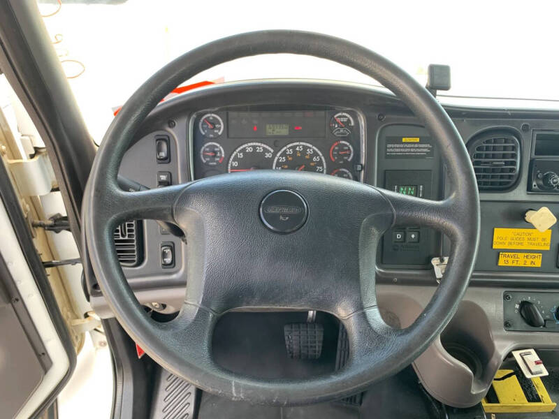 2012 Freightliner M2 106