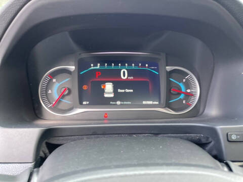 2022 Honda Pilot Touring w/Rear Captain's Chairs