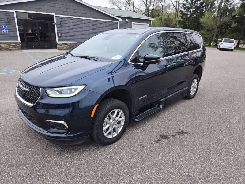 2025 Chrysler Pacifica Select