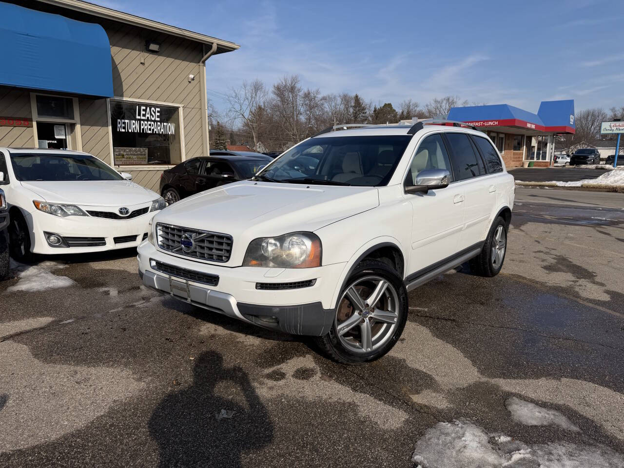 White 2011 Volvo XC90 3.2 R-Design 3.2 R-Design 4dr SUV 1
