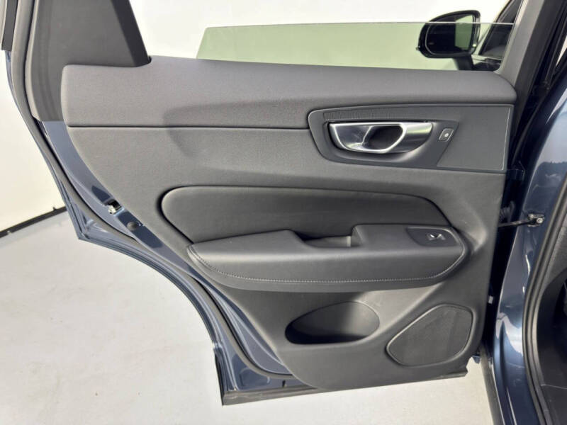 2024 Volvo XC60 B5 Plus Dark Theme