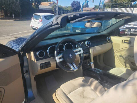 2006 Ford Mustang V6 Deluxe