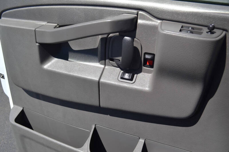 2025 Chevrolet Express LT 3500